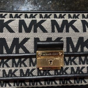 brand new Michael Kors shoulder bag asking $100 obo